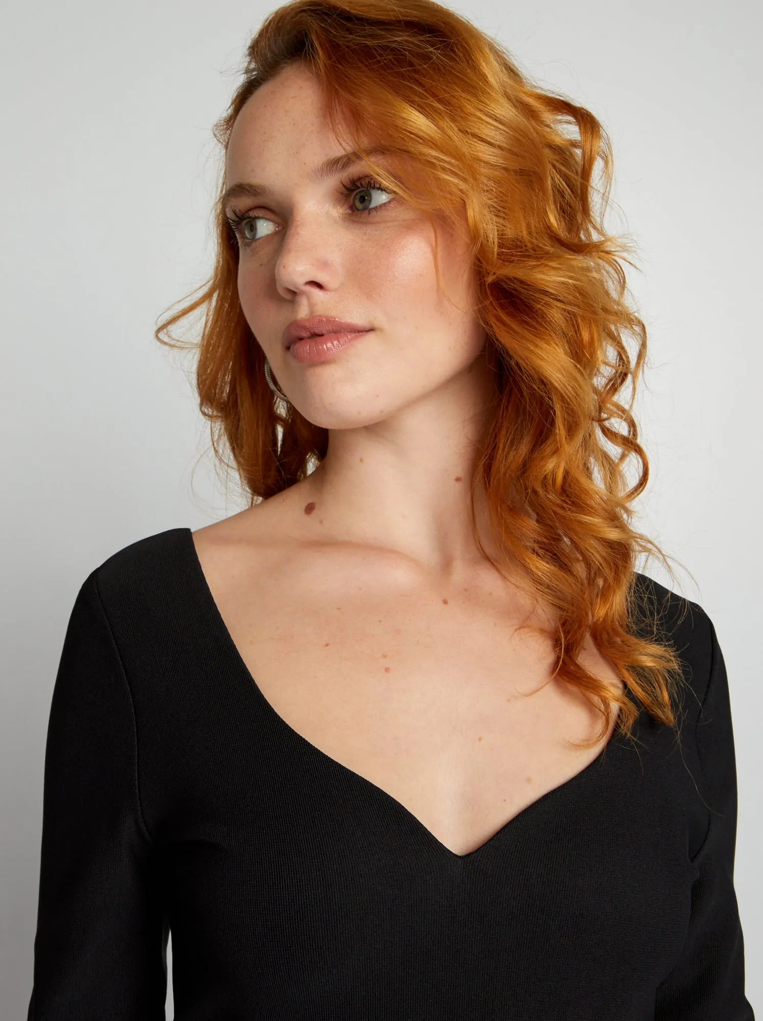 Vestito corto con scollo a cuore - NERO