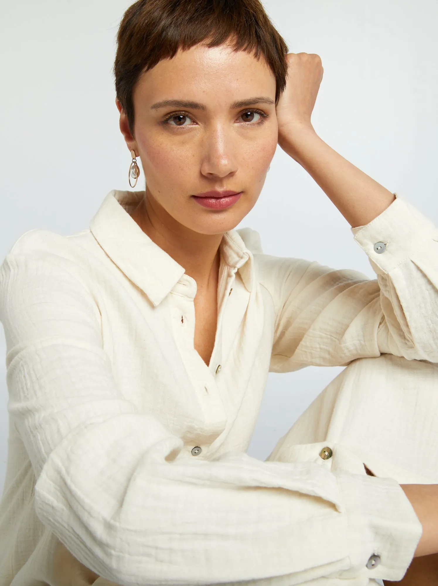 Vestito lungo a forma di camicia in doppia garza di cotone - BIANCO