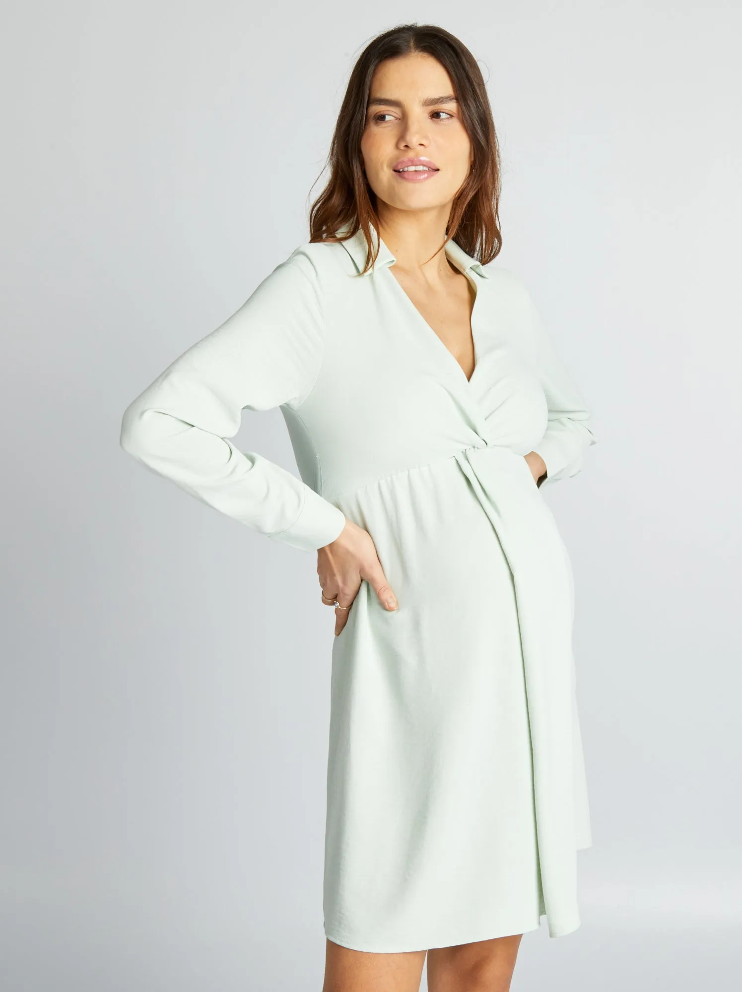 Vestito premaman sciancrato e satinato - VERDE